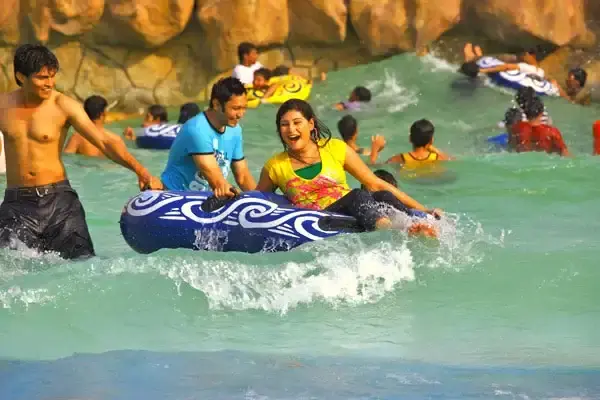 water kingdom wave-pool